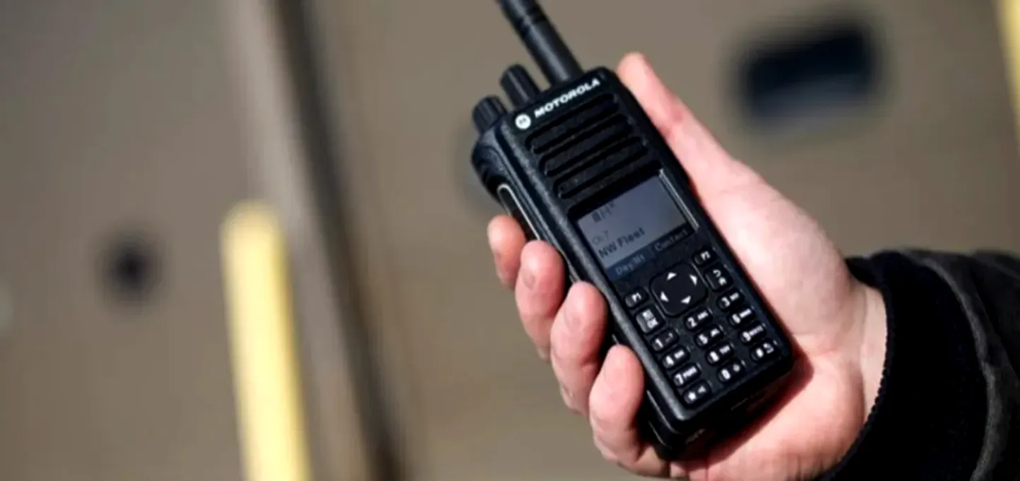 PTT sur réseau public vs. réseau privé : différences clés, technologies et solut